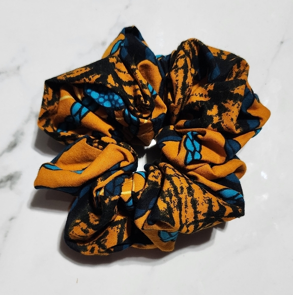 Uwakstar Designs Ankara (African print) Scrunchies - Size M - Picture 5 of 6